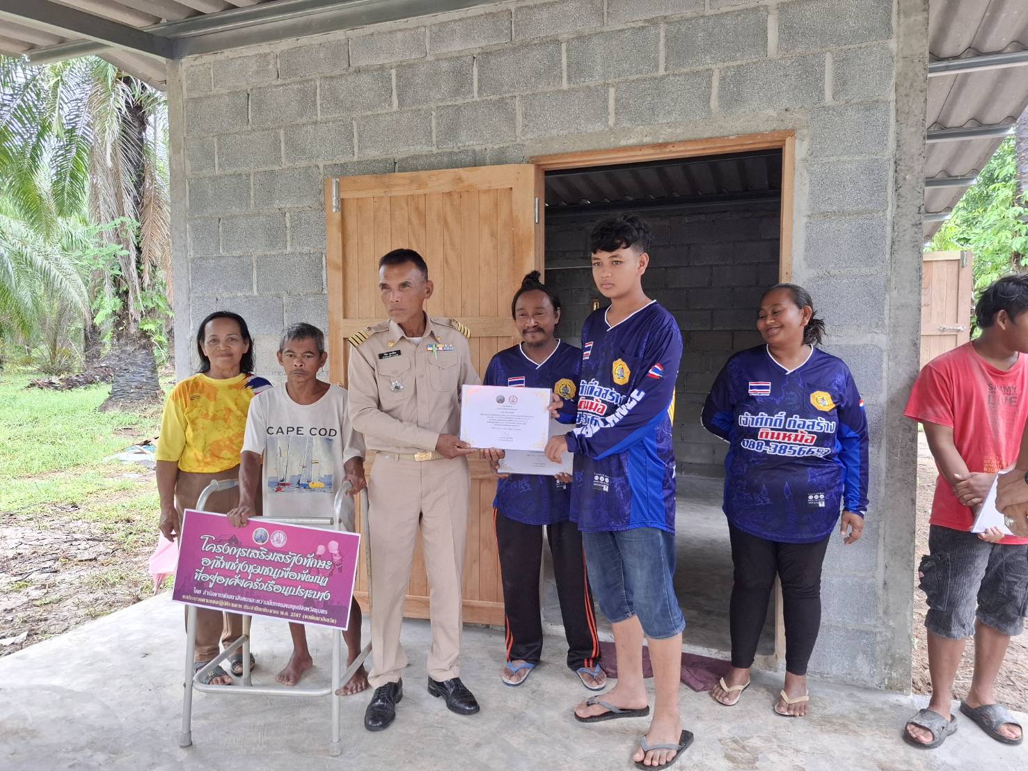 โครงการเสริมสร้างทักษะอาชีพช่างชุมชน เพื่อพัฒนาที่อยู่อาศัยครัวเรือนเปราะบาง