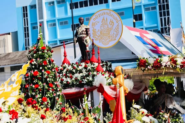 องค์การบริหารส่วนตำบลสวนแตง ร่วมเดินขบวนงานเทิดพระเกียรติพลเรือเอก พระเจ้าบรมวงศ์เธอ พระองค์เจ้าอาภากรเกียรติวงศ์ กรมหลวงชุมพรเขตอุดมศักดิ์ และงานกาชาดจังหวัดชุมพร ประจำปี 2568